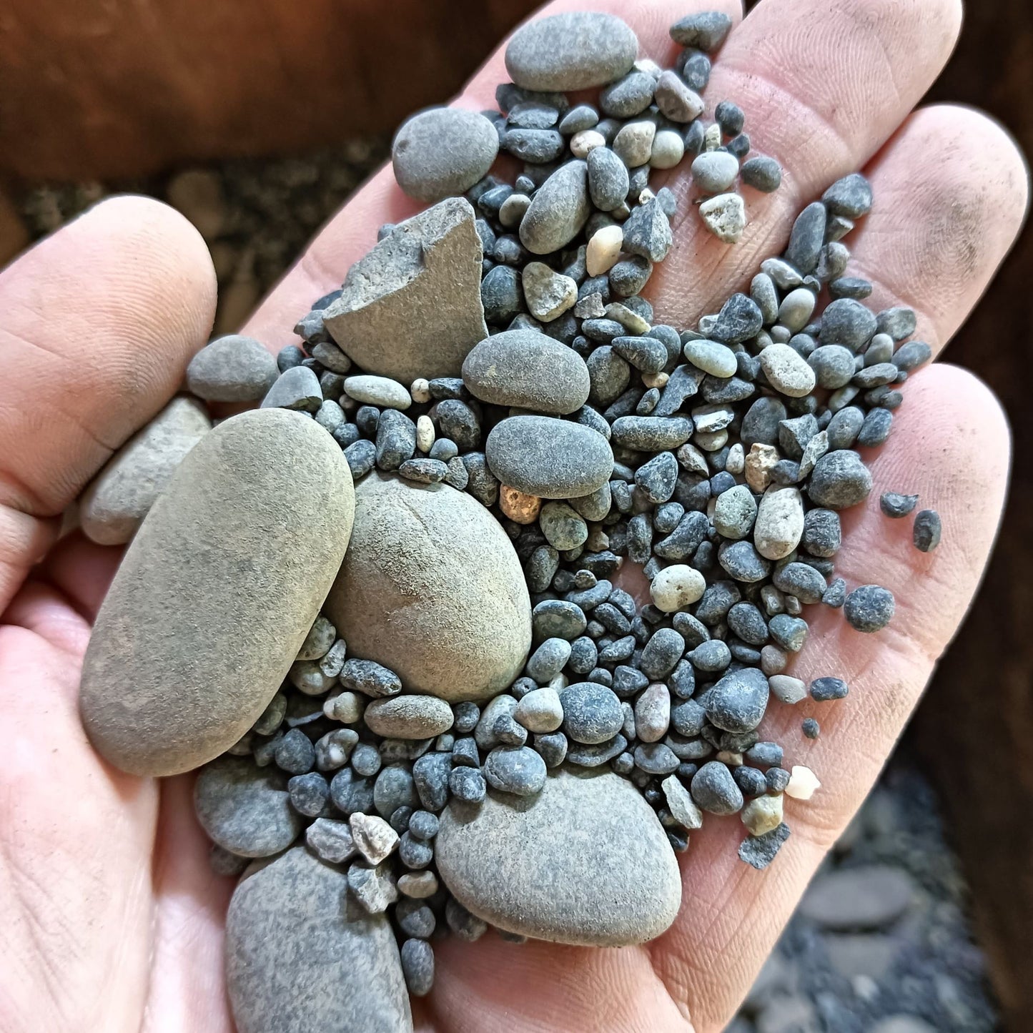 River Black Natural Gravel - Rock per kilo 